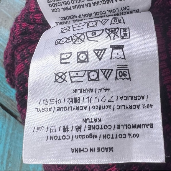 Y2K Guess Red Zip up Sweater Size XS - Picture 10 of 11